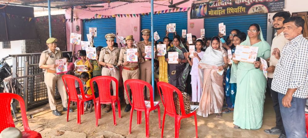 मिशन शक्ति फेज-5.0 के तृतीय चरण के अनुसार स्कूलों/कालेजों में भ्रमण करते हुए जन जागरूकता