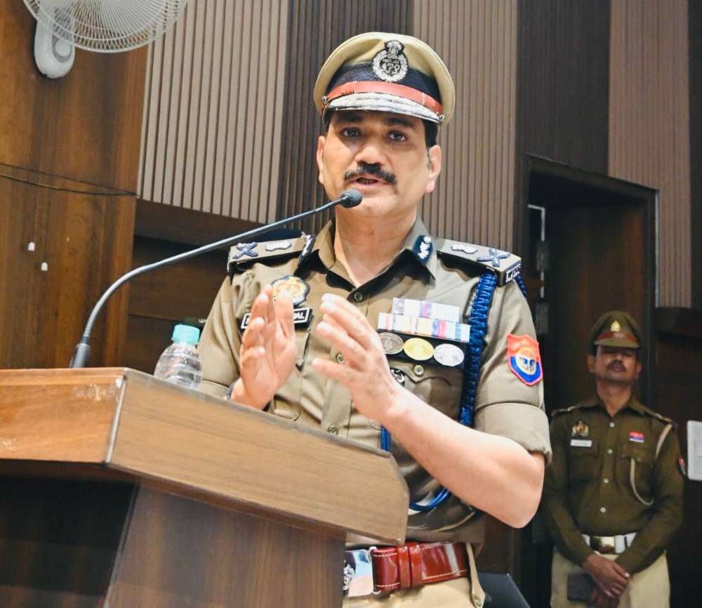पुलिस आयुक्त कमिश्नरेट वाराणसी श्री मोहित अग्रवाल द्वारा पुलिस वाहनों के चालकों हेतु नियमों के पालन के लिए कार्यशाला का आयोजन ।
